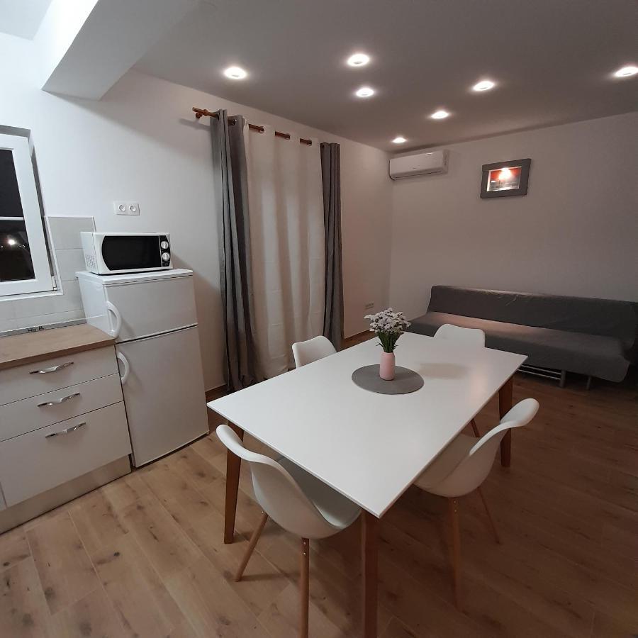 Apartments Filipovic Biograd Na Moru Exterior foto